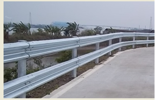 危險段安裝上下雙層護欄板